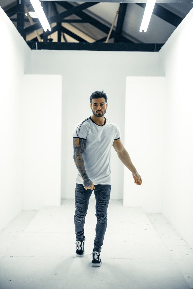 Shop the look -

<a href="/IllusiveLondon/">IllusiveLondon</a> White Flagship Tee

Set in Stone Dark Grey Distressed Jeans 

eliteattire.co.uk 🔥🔥
