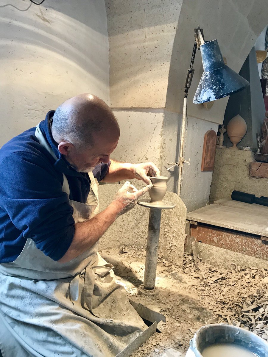 btmitalia's tweet photo. Il secondo giorno del #FamTrip di #BTM2018 parte da #Grottaglie. Buyer e blogger hanno visitato le famosissime botteghe della ceramica, eccellenza mondiale e attrazione turistica di questa zona.
#turismo #tourism #puglia https://t.co/qEVvvBJBHS