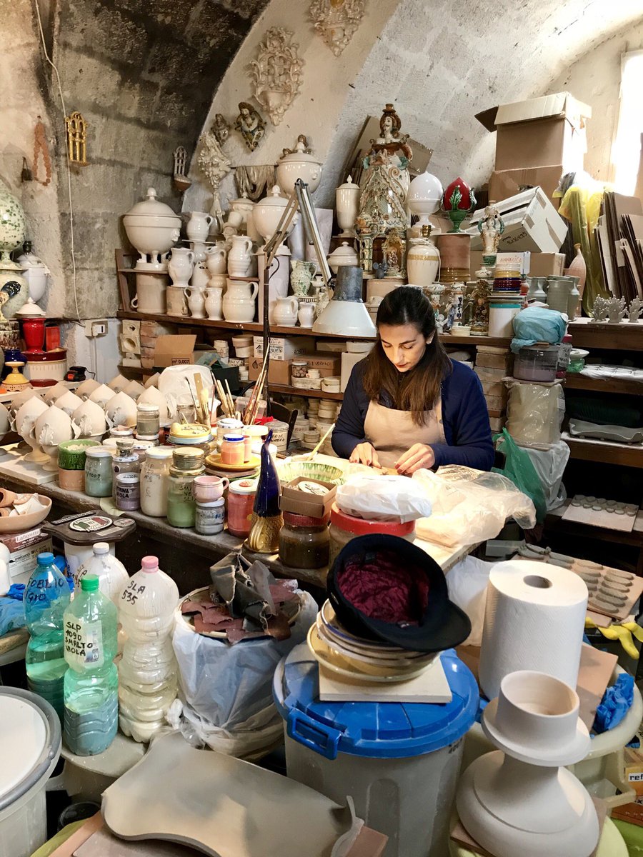 btmitalia's tweet photo. Il secondo giorno del #FamTrip di #BTM2018 parte da #Grottaglie. Buyer e blogger hanno visitato le famosissime botteghe della ceramica, eccellenza mondiale e attrazione turistica di questa zona.
#turismo #tourism #puglia https://t.co/qEVvvBJBHS
