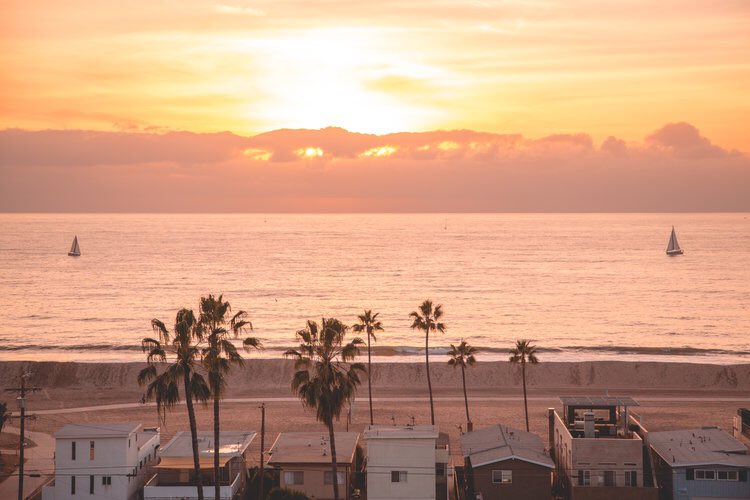 WanderingCoast's tweet photo. I’ve never been to California but it’s always been on my list thanks to Leroy Grannis and his documentation of ‘60s and ‘70s surf culture. @debodoes photography has motivated me to start prioritising a trip! Where’s your dream destination? https://t.co/Sl0DsYVpGB
