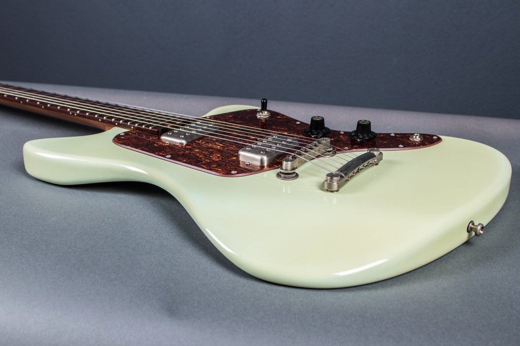 TonfuchsGuitars's tweet photo. Tonfuchs - Bulldog Custom / schizzo mint
This color finish was inspired by the tiles from a East German mental health clinic. It has mad licks. ;)
#tonfuchs #tonfuchsguitars #luthier #customguitar #handmade #crazyguitar #guitar #guitarist https://t.co/WGwj1lp0PP