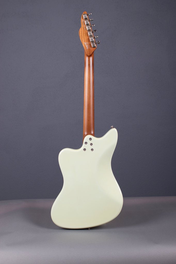 TonfuchsGuitars's tweet photo. Tonfuchs - Bulldog Custom / schizzo mint
This color finish was inspired by the tiles from a East German mental health clinic. It has mad licks. ;)
#tonfuchs #tonfuchsguitars #luthier #customguitar #handmade #crazyguitar #guitar #guitarist https://t.co/WGwj1lp0PP