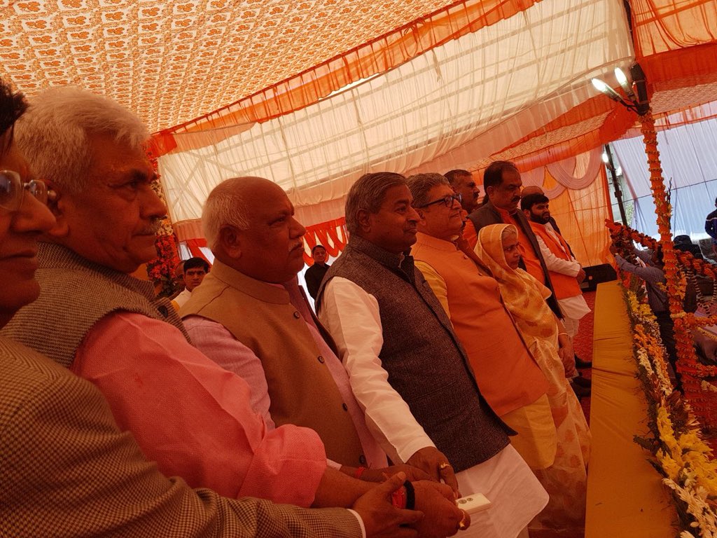 manojsinha_'s tweet photo. आज अयोध्या रेलवे स्टेशन से 80 करोड़ रुपये की लागत द्वारा अयोध्या रेलवे स्टेशन एवं सरकुलेटिंग क्षेत्र के पुनर्विकास और 130.83 करोड़ रुपये की लागत से सालारपुर रेलवे स्टेशन पर फ़्रेट टर्मिनल के विकास का शिलान्यास किया । https://t.co/Zi72gSUEJU