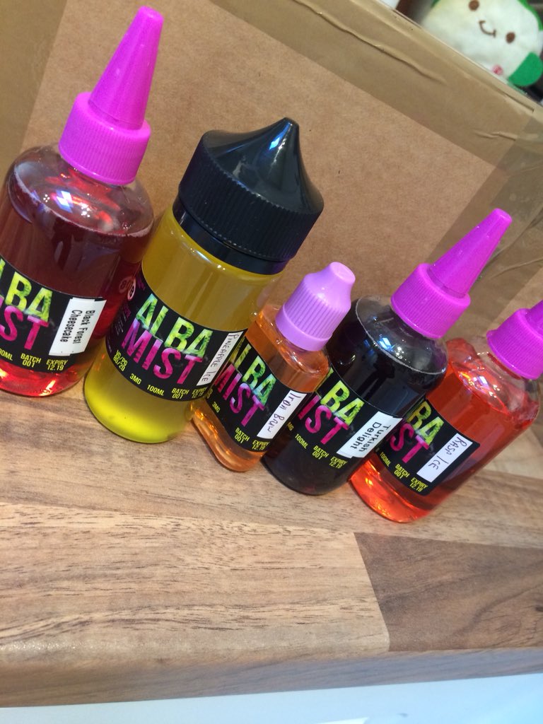 d17j17h17's tweet photo. #vapemail 😃 #vapefam @CaledonianVapes thanks very much David 🙏 #irnbru #pineappleice #turkishdelight #blackforestcheesecake #raspberryice 😍 Much respect my friend 😉 https://t.co/epcohxdfrk