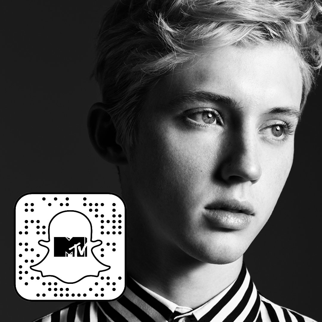 MTVMusicUK's tweet photo. 😍 Our fave @troyesivan is taking over our Snapchat today from the @BRITs ⭐️ Snap the code to see what he gets up to &amp; add us on: mtvuk 👻 #BRITs https://t.co/g1k7FnVBjG