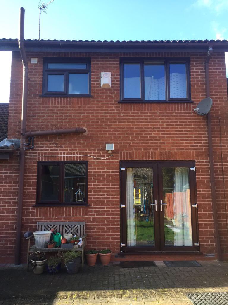 BirminghamGlass's tweet photo. #TransformationTuesday - A Fantastic Full House Installation in Rosewood Brown.. Another Happy Customer! Give Birmingham Glass a Call For Your Free Quote Today! 0121 477 9799 📞 #birminghamglass #doubleglazing #windows #doors #compositedoors #happycustomer https://t.co/SjVURgpakR