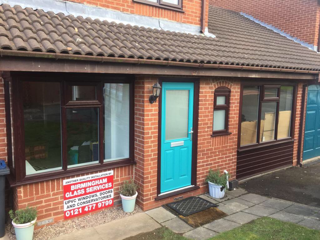 BirminghamGlass's tweet photo. #TransformationTuesday - A Fantastic Full House Installation in Rosewood Brown.. Another Happy Customer! Give Birmingham Glass a Call For Your Free Quote Today! 0121 477 9799 📞 #birminghamglass #doubleglazing #windows #doors #compositedoors #happycustomer https://t.co/SjVURgpakR