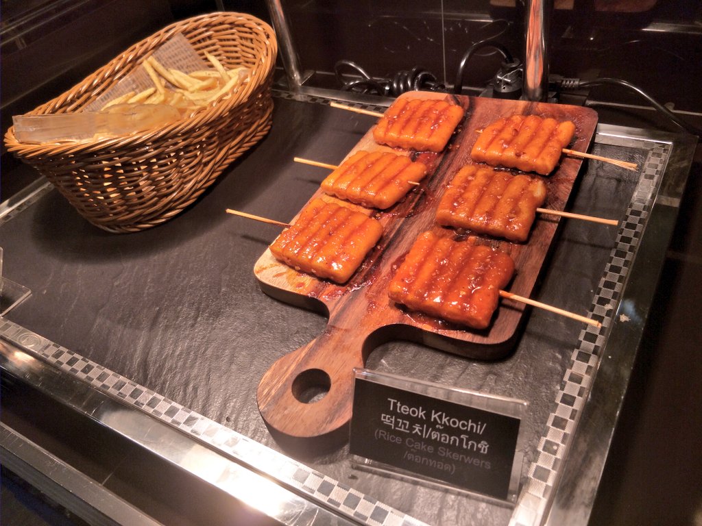 mensblack_'s tweet photo. ไม่ไหวแร้ว แทบอ้วก 네네 BBQ ฮือ รู้สึกคุ้มค่ามากเว่อ 299แต่แบบเมนูกินเยอะมาก ฮือ 
🚩รัชดาซอย3แยะ4 mrtพระราม9 ออกทางออก 1 ละเดินมาโลด ต้องซ้ำอี้กกกกกกกกก #อร่อยไปแดก 
ปล. ควรโทรจองก่อน ขนาดมาวันอังคารยังต้องรอคิว เฮือก https://t.co/BUf8EgZuXk