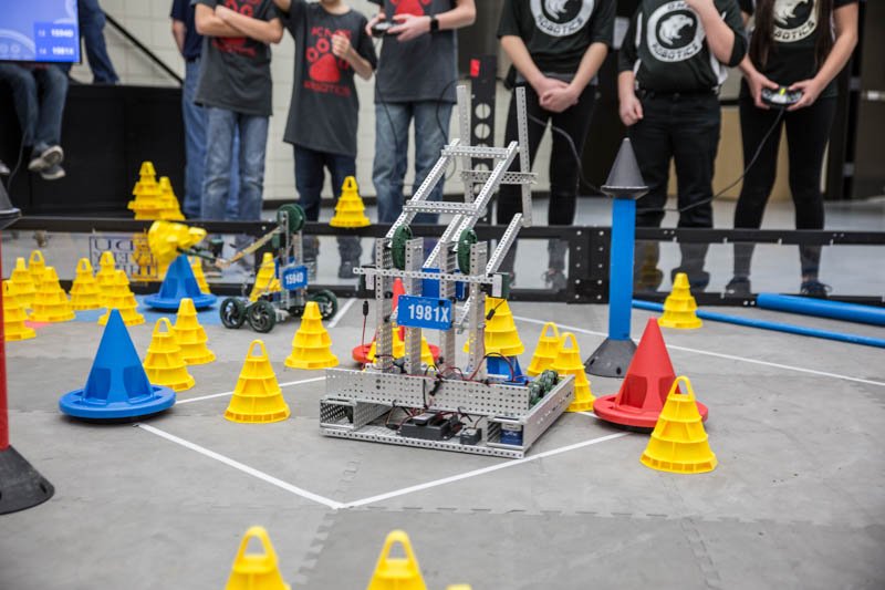 robotworx's tweet photo. RobotWorx loves what the #NationalRoboticsChallenge is doing to teach and expose robotics to the future generation! Students from across the nation will compete April 12-14th in Marion, Ohio! More details here! #robotcompetition
https://t.co/5MDz14iqeI https://t.co/rQSh3eLZBL