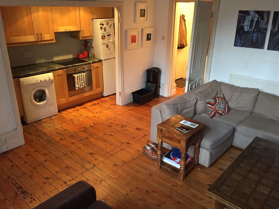 bedbase's tweet photo. Double ensuite available in a ground floor flat. Ideally located in Tankerville Terrace - Jesmond, sharing with one other likeminded TV Professional. Available from May onwards! #homeawayfromhome #tvprofessional #dontmissout https://t.co/tEI1Pbo7Uq