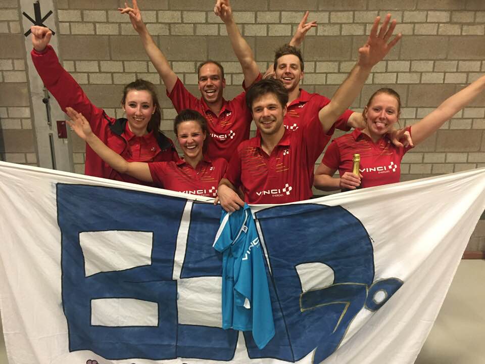 #Bad79, sacré Champion de Belgique pour la deuxième année consécutive goo.gl/oq4inp <a href="/ladh/">DH les Sports +</a> <a href="/LFBBad/">LFBB</a> <a href="/BadVlaanderen/">Badminton Vlaanderen</a> <a href="/EuropeBEC/">Badminton Europe</a> #ECC18 @ADEPS_OFFICIEL #VictorLeague #BBF <a href="/SvSer13/">Sven Serré</a>