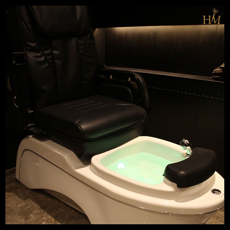 HM_Mumbai's tweet photo. Rejuvenate yourself with an amazing #manicure &amp; #pedicure session You will thank us later Call us &amp; book your #appointment now #Luxury #Salon #HairMasters #Nails #Rejuvinate #Classy #Fabulous #Stylish #Trendy #Pampering #ArtDirectors #Makover #Trendy #Beauty #Consultation #DropBy https://t.co/F7GBeirgfB
