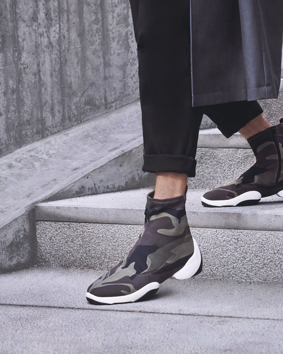 giuseppezanotti's tweet photo. It’s a jungle out there. Cut through it with the LIGHT JUMP HT1—an innovative new high-top for men. #JoinTheJump #LightJump https://t.co/NFKnwqWY9N https://t.co/eH0tLqZkZQ