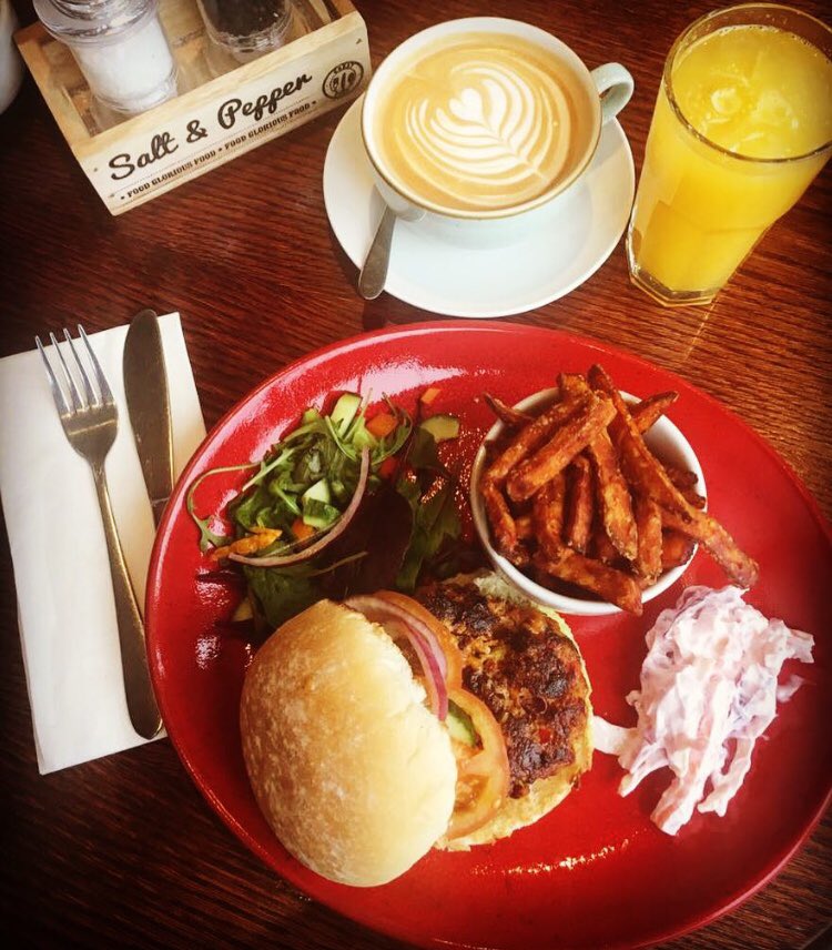 Willis_Cafe's tweet photo. Looking for a little lunchtime inspiration?  Today’s special is chorizo, bean &amp; avocado burger with sweet potato fries.  Sorted 👌 https://t.co/NfB3a7N0zq