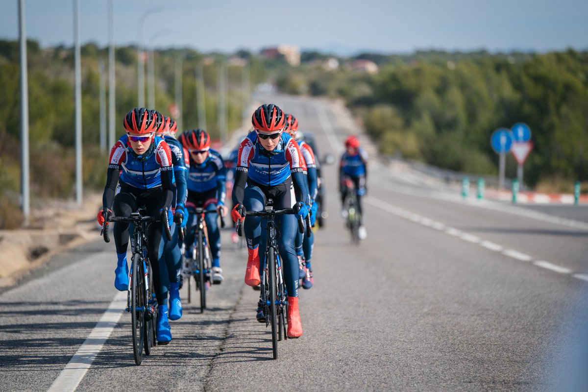 Training camp in Cambrils 🇪🇸✅

Training with the perfect combination 👉🏼 9 riders X <a href="/ROTOR_bike/">ROTOR_bike</a> X Suplest X <a href="/Orbea/">Orbea</a> X Wolfpack tyres 🐺💙 #BuiltToLast