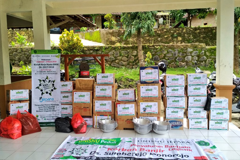 unisnujepara's tweet photo. Pagi ini, Selasa (20/2) kami menuju Dk. Tempur Ds. Sumberejo Donorojo untuk menyerahkan bantuan logistik bagi korban bencana banjir bandang. Terima kasih bagi seluruh donatur yg turut berpartisipasi, semoga bermanfaat. https://t.co/dmF17l1OTt