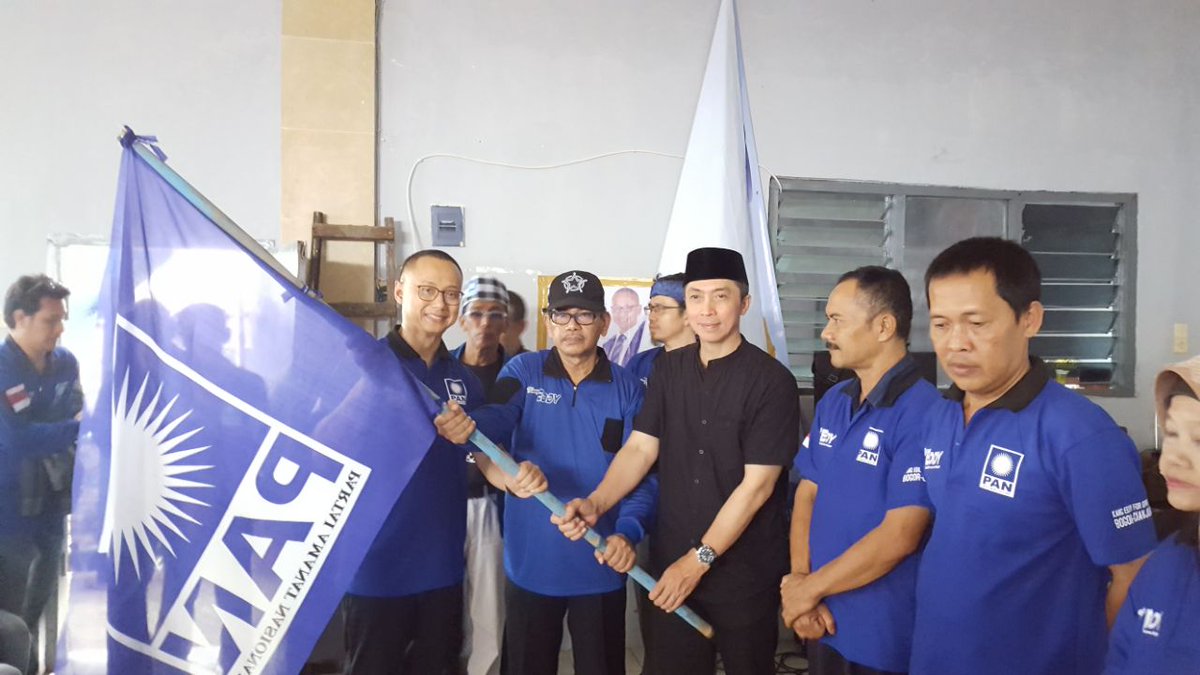 eddy_soeparno's tweet photo. Pengukuhan Aksi Sahabat Eddy Soeparno (AKSES) Kota Bogor.
Hari ini AKSES menegaskan komitmennya untuk memenangkan  Bima-Dedi di Pilwako Bogor.
#TuntaskanBogor
#AKSES
#Bogor https://t.co/eqy2sMt6cO