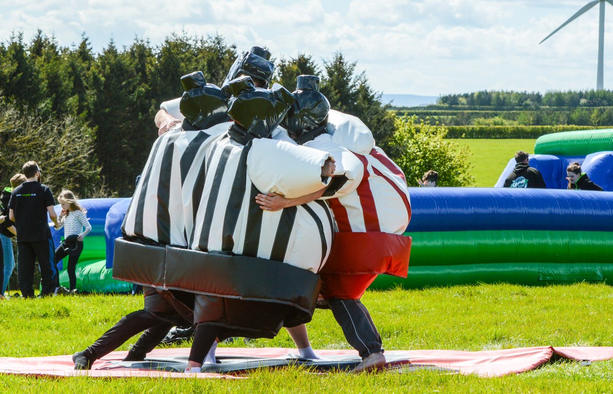 Grab ya pal and team up to land two of ya pals on their backsides in 'Geet Massive Sumo Marras'. 
thegeordiegames.co.uk/games/