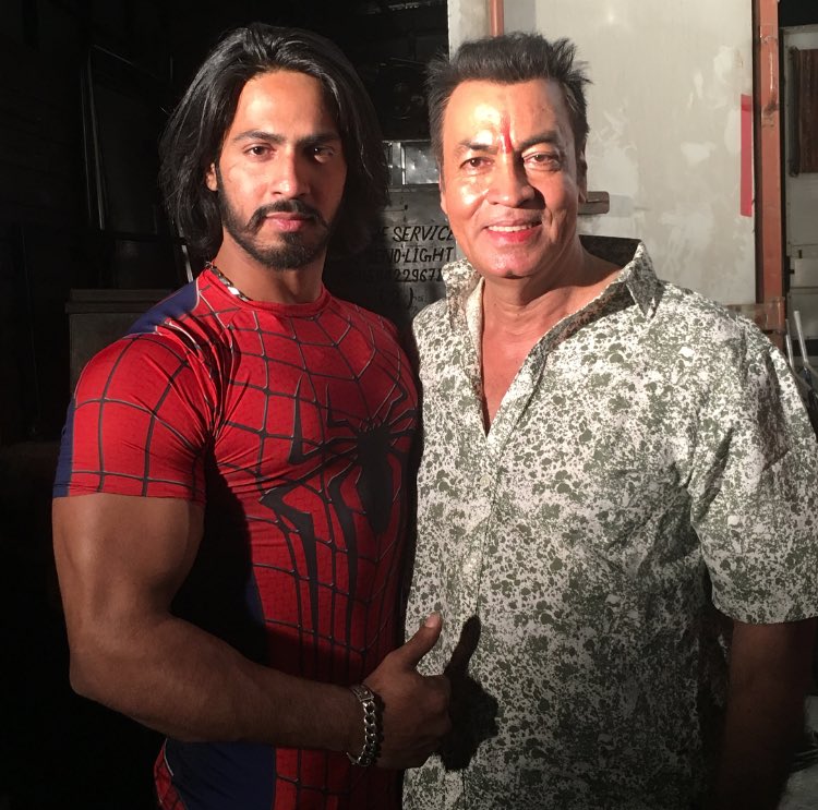 On sets #NaaPeruSuryaNaaIlluIndia with One of my fav Villains who’s been rock solid in Tollywood and Bollywood all his life! With Pradeep Rawat Ji! We share screen in 2 big Films this year #AchariAmericayatra & #NaaPeruSurya !! 

#thakuranoopsingh #ghajini #pradeeprawat