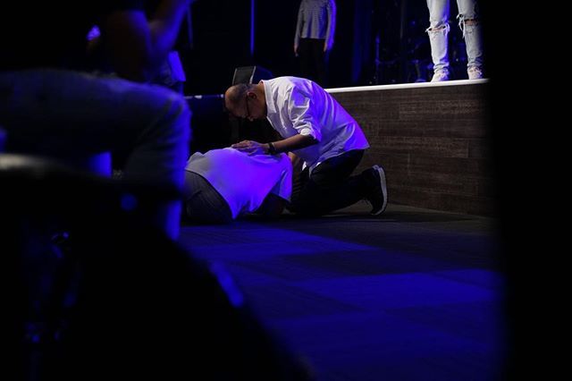 jemv's tweet photo. Team chapel today had us π for souls. #project100 #40daystillEaster #worshippingallday #digdeeper #logsonfire #stayinfaith https://t.co/l1iSjxc3hQ