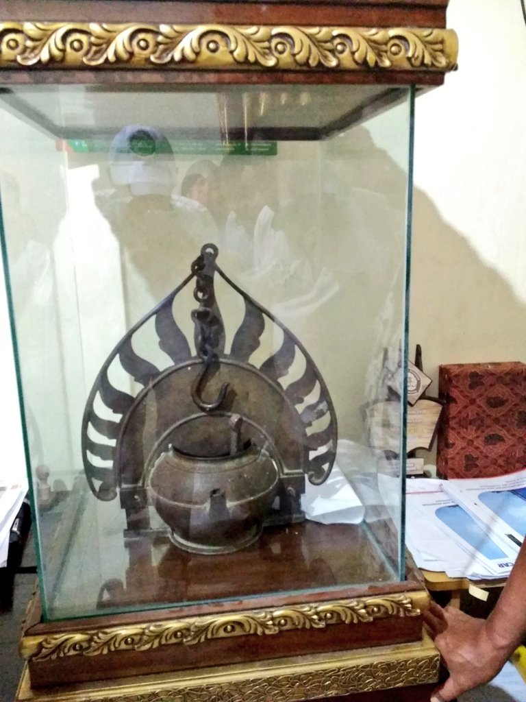 Melanjutkan monitoring KKN ke Ds. Damarwulan Keling, melihat desa industri kopi yg menjadi binaan UNISNU. Ada juga icon antik bersejarah yg bernama "blencong",  merupakan cikal bakal nama desa Damarwulan.