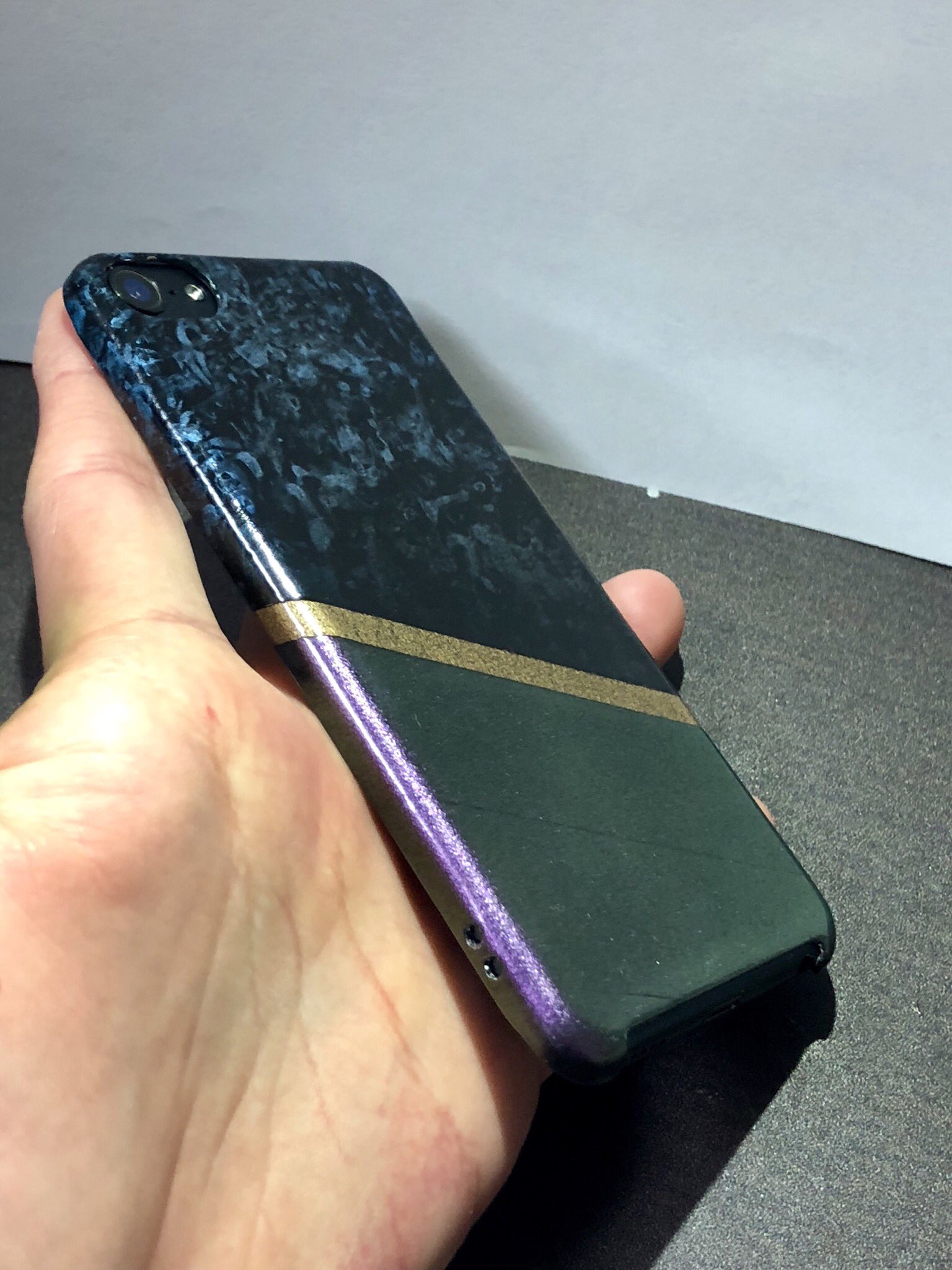 了心 Ryougo En Twitter 缶スプレー塗装オリジナルスマホケース作り ラップ塗装 偏光スプレー 鏡面仕上げ やりたい事詰め込んで完璧ではないけど初めてにしては綺麗に出来たと思う 派手なケースだけど結構 気に入った T Co Rcm7vidzzi Twitter