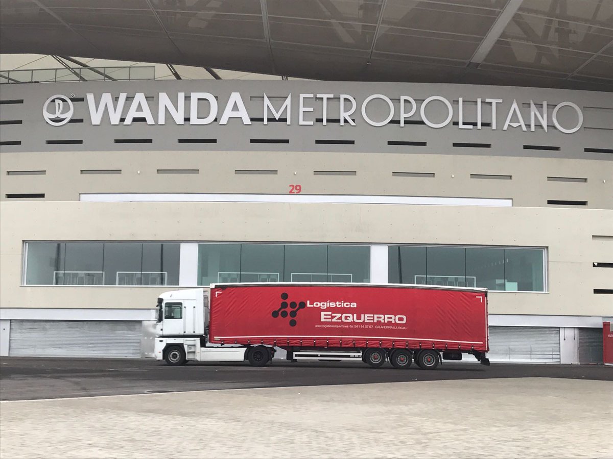 LogisticaEZQ's tweet photo. Hay lugares en los que nos hace especial ilusión trabajar: donde se fabrican emociones que llegan al corazón. De los atléticos, en este caso ;)
@Atleti @Metropolitano #ServicioOnTime #lacalidadquetellega https://t.co/gNRDeef2oH