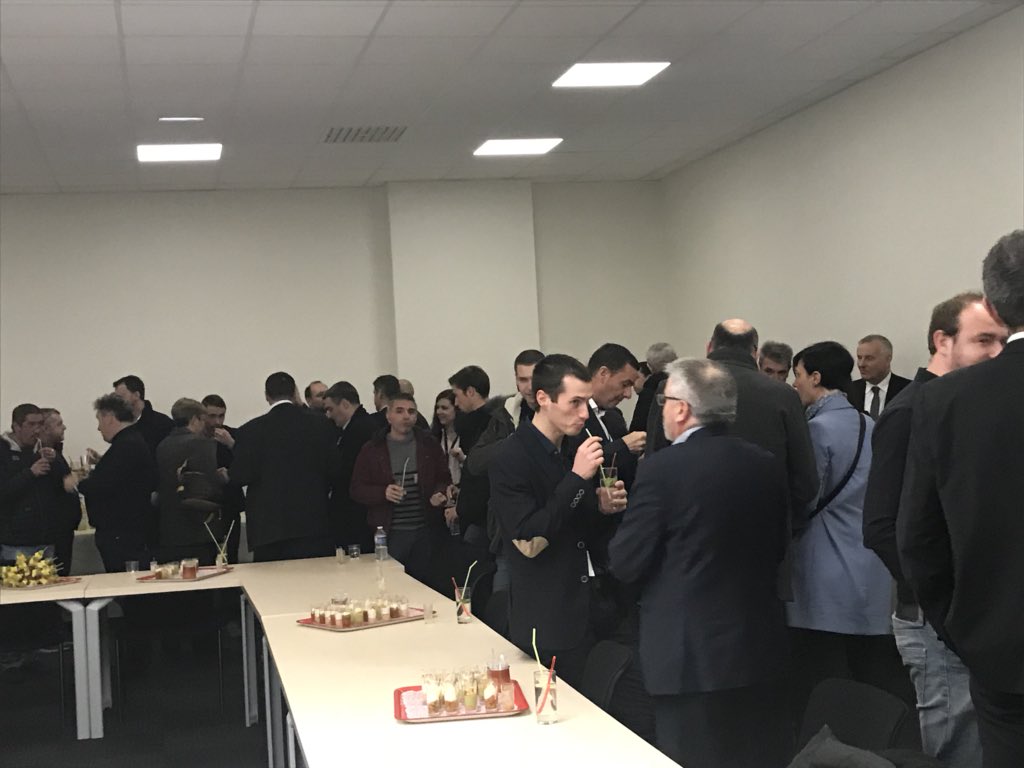 claire_guinard's tweet photo. L’Agence Entreprises accueille à Lanester 60 clients autour de la #cybersecurite. Merci pour ces  échanges lors des 4 ateliers sur la #RGPD ; sécurisation des flux internet ; protection des mobiles ; migration sécurisée dans le cloud.  @OrangeCyberdef @orangebusiness https://t.co/itqrlz5Ql9