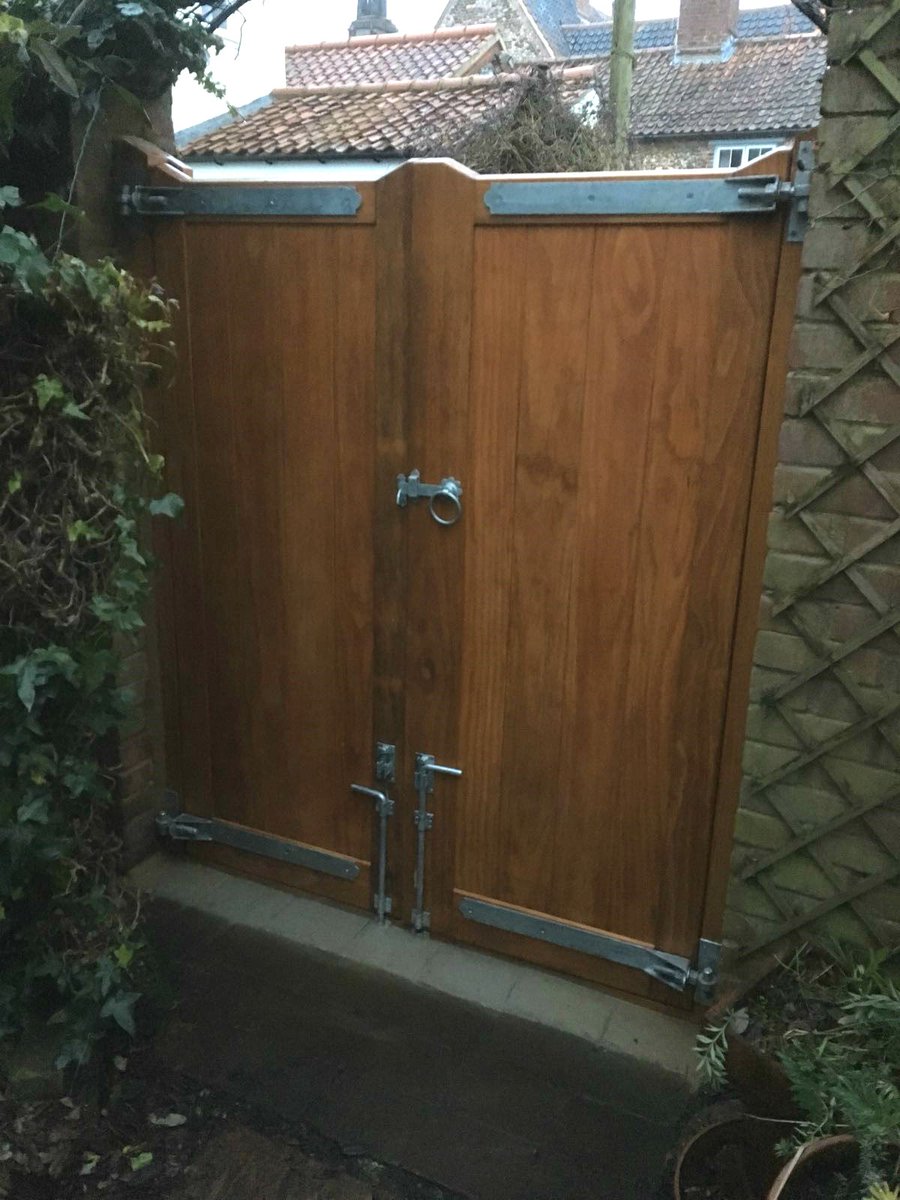 UKFloodBarriers's tweet photo. Bespoke Timber #Flood Gates installed in Norfolk this week. Find out about the Gates, and our 0% finance scheme, here: https://t.co/cBh3w2CkZK  #floodaware https://t.co/H2nHiMSN4z