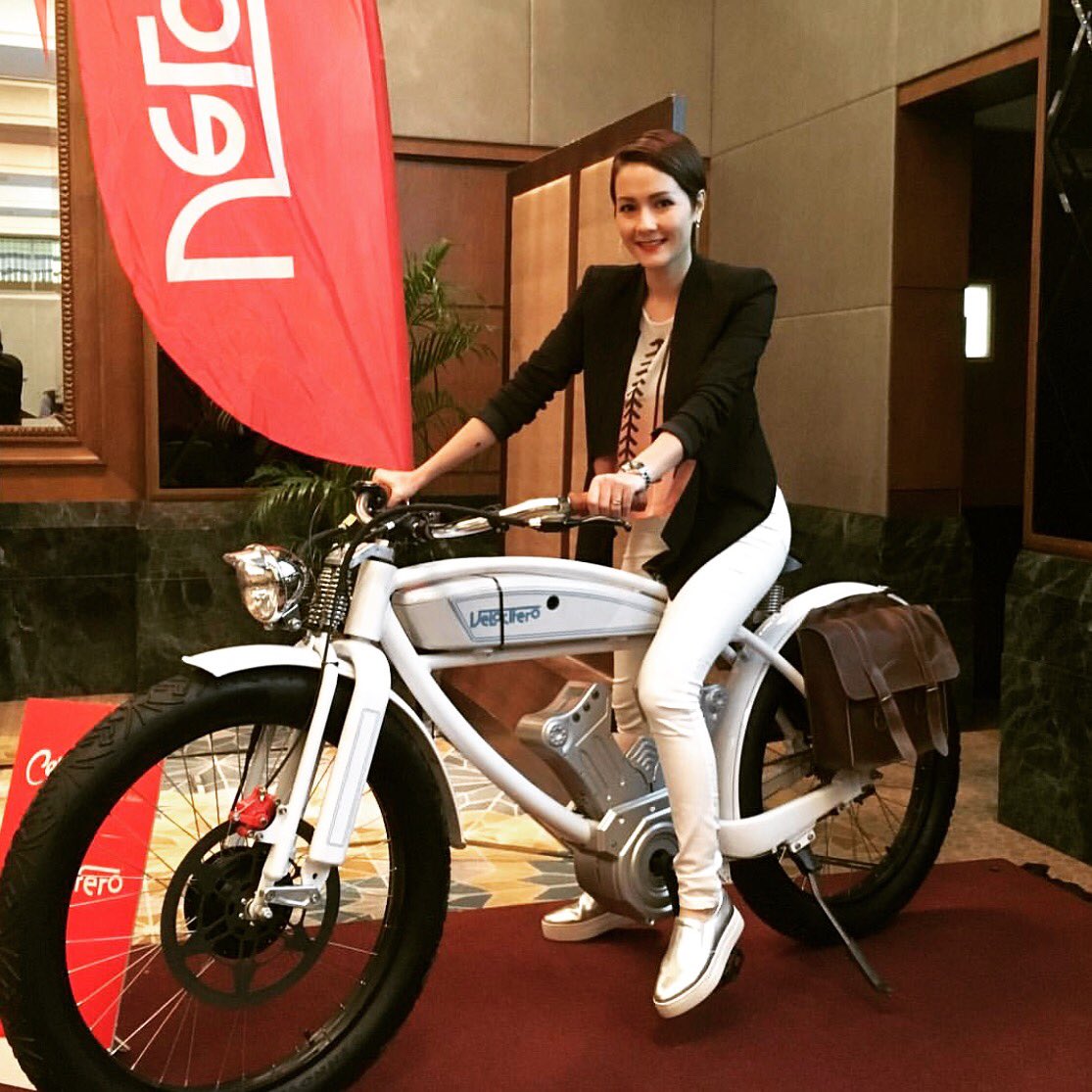 velociferostore's tweet photo. Two beauties: Velocifero E-Classic vs. @YasminHaniCLPT
#Velocifero #ebike #eclassic https://t.co/6EPoRCU5dl