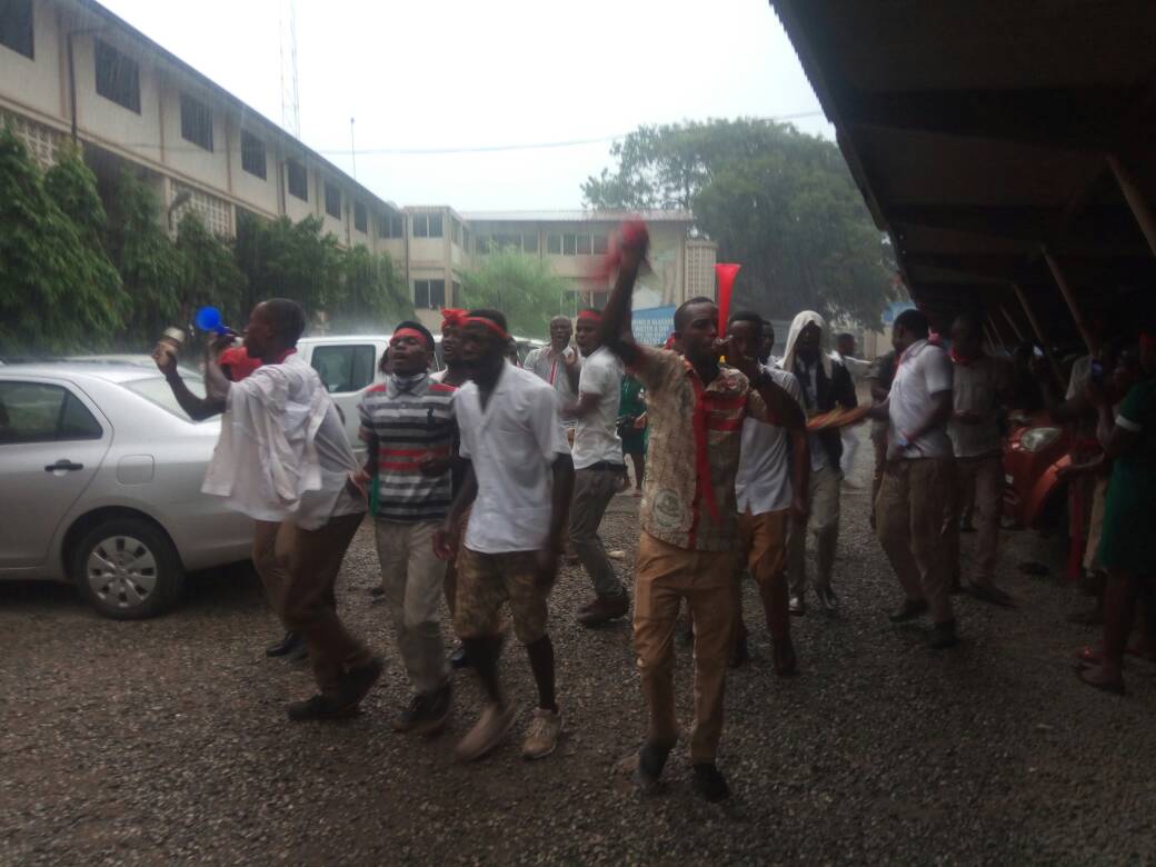 ghonetv's tweet photo. #GHOneNews 

Picketing nurses defy rains to protest delays in postings. https://t.co/OAHYPHVWfa
