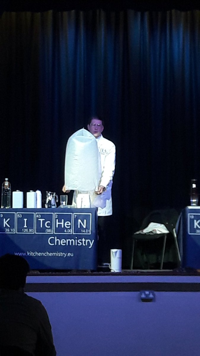 Second show of day 2 Kitchen Chemistry. Welcome to Roman Hill Primary School who braved the weather to come and watch the performance.  @ODAScience <a href="/uniofeastanglia/">UEA</a> <a href="/OrmistonDenes/">OrmistonDenesAcademy</a> <a href="/RomanHillSchool/">Roman Hill</a>