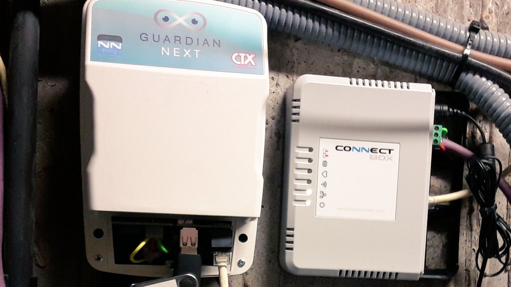 carlospfce's tweet photo. Imagina una piscina pública que controla la calidad del agua 24h/7d a distancia y en tiempo real. Con #FluidraConnect es posible. #InternetofPools #IoT #GuardianNext https://t.co/SPWCxUEkdn
