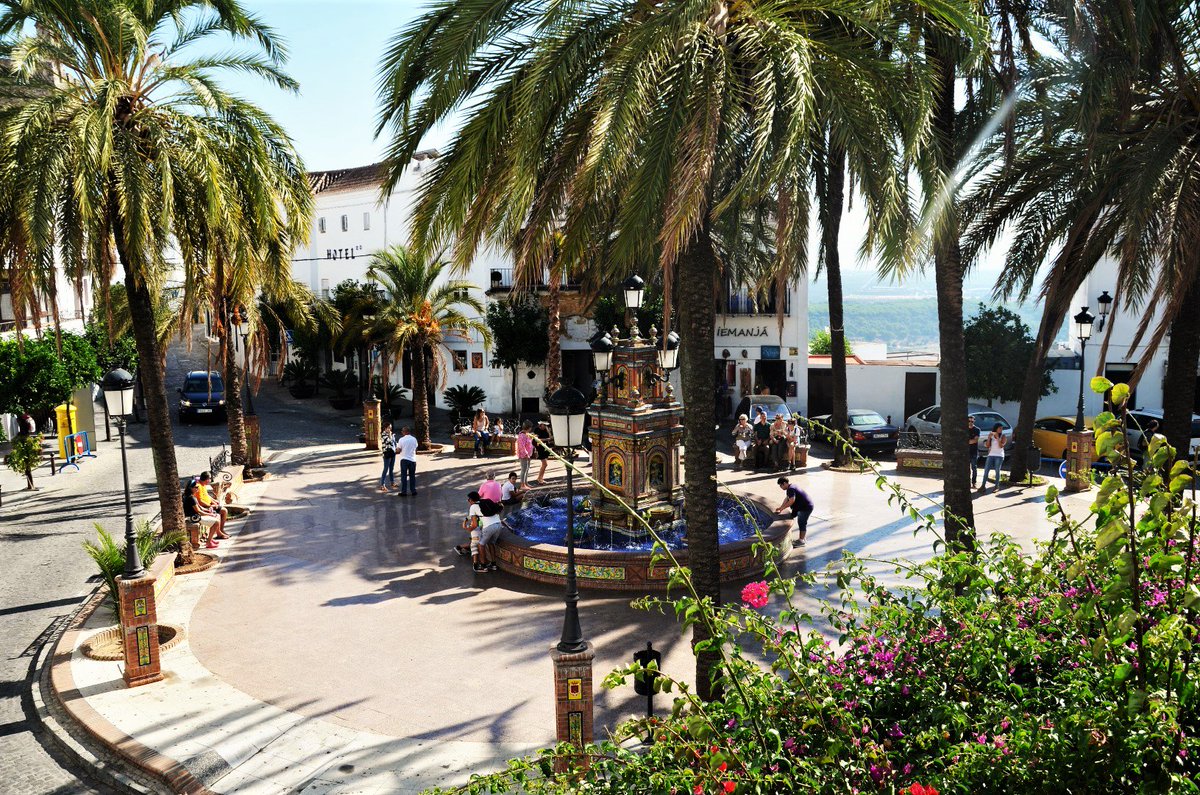 La #plazas de #España en #Vejer de La Frontera, más conocida como Plaza de Los Pescaítos!! 🐟 

<a href="/vejer_frontera/">Vejer de la Frontera</a> <a href="/TurismoVejer1/">TurismoVejer</a> <a href="/TuRuralCadiz/">Turismo Rural Cádiz</a>