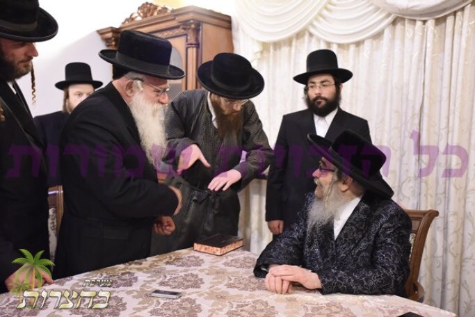 MerkazEzra's tweet photo. Satmar Rebbe met in #Tzfat with the administration from the Satmar Vaad Mishmeres Chomosaich @MerkazEzra V’Yiutz to discuss issues about #Giyus In the #Holyland https://t.co/9M95AT2tC3
