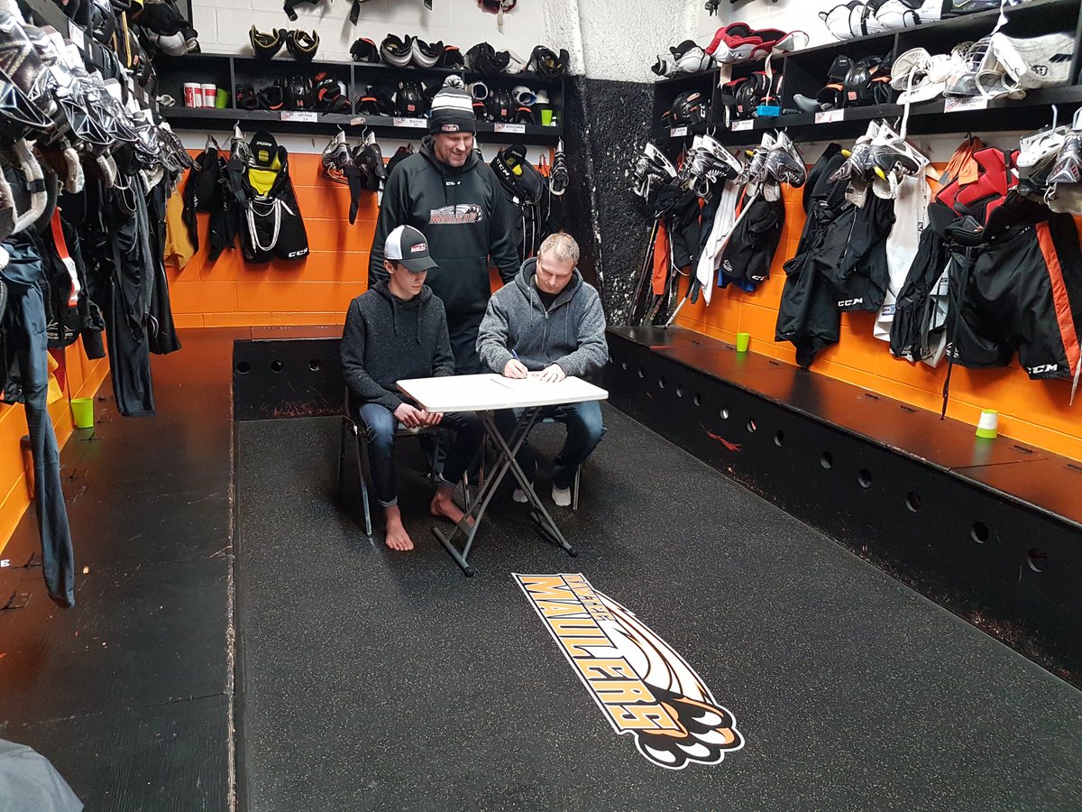 YorktonMaulers's tweet photo. @RawTecMaulers are pleased to announce the signing of @ziola21 to a letter of commitment for the 2018-19 #SMAAAHL season #Walktogether https://t.co/72rsichOSL