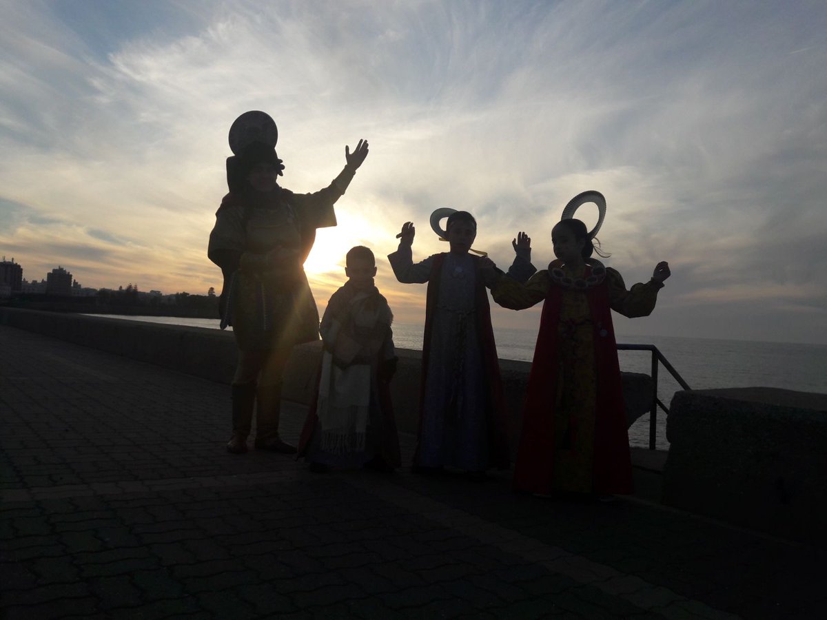 Nosotros os protegeremos hasta el próximo carnaval. Disfruten de las coplas hasta 2019. Podéis ir en paz.