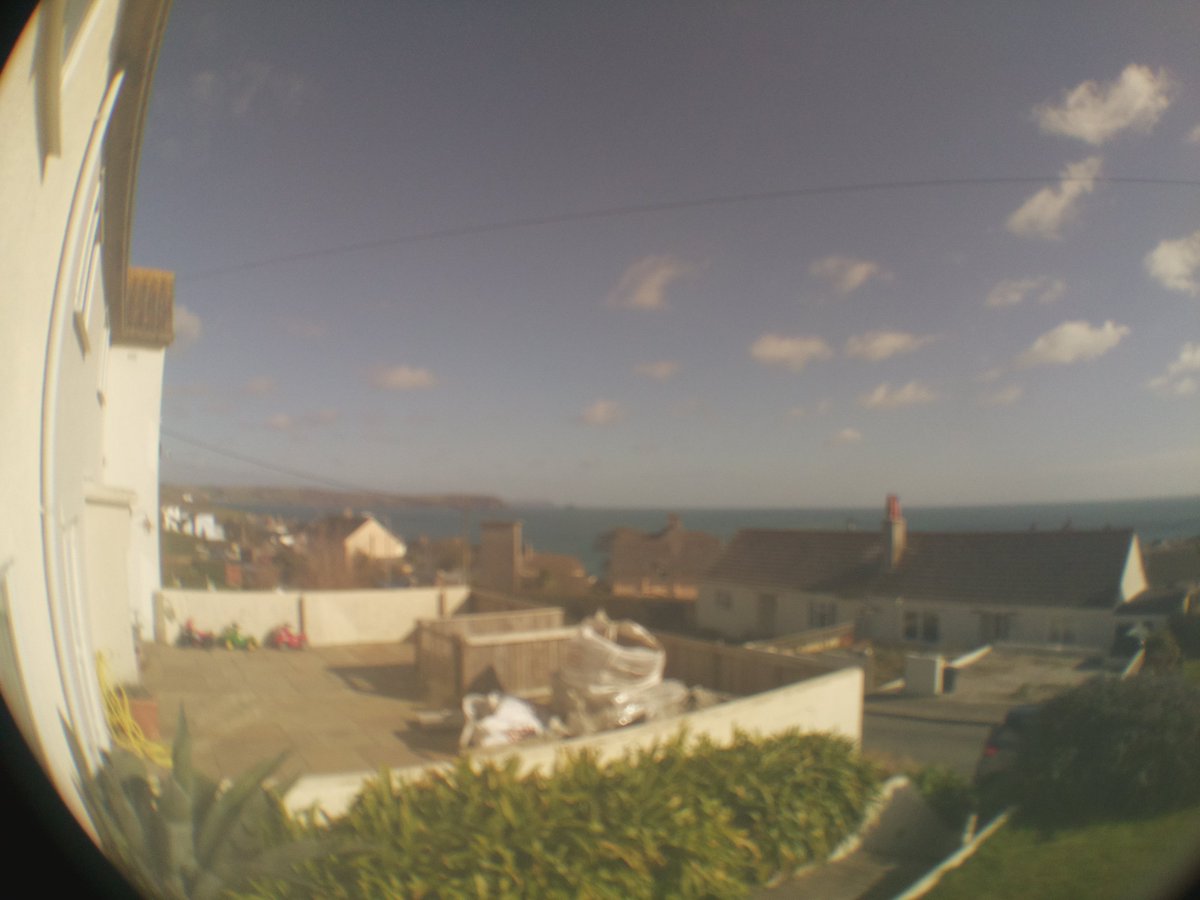 ScathWeather's tweet photo. High noon Ext:17c Int:42c P:1020hpa W:0kmh G:0kmh D:E R:0mm L:18156 #midday #portscatho #weather https://t.co/PcT91F7Fil