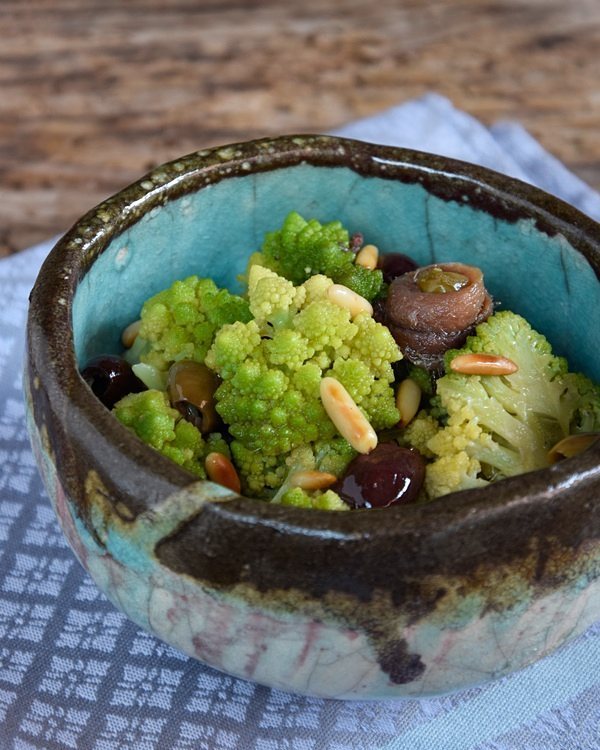 #broccoloromanesco con #acciughe e #olivetaggiasche la #ricetta sul #blog #ilgattoghiotto link in bio ⬆⬆⬆ #food #contorni #cucinanaturale #cucinalight #cucinafacileeveloce #naturalfood #naturalgoodfood