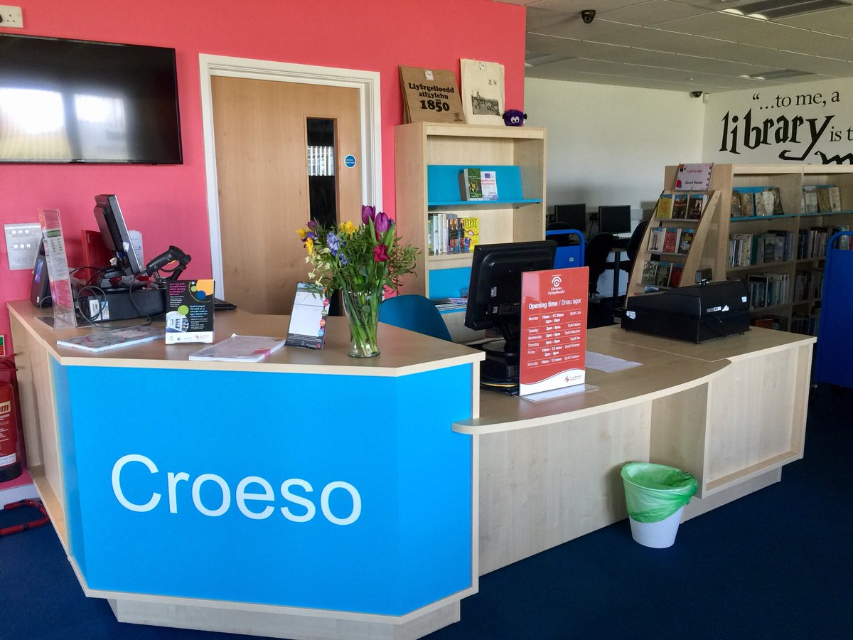 LucyBeddall's tweet photo. Had a tour of fab new Townhill Library today. Very swanky and impressive. I love it 😍 @CurtisCana @LibraryLine @UWTSD @zjpmurphy @AmandaHughes007 #PhoenixCentre #TownhillRocks #Books #Swansea https://t.co/TYHj2wi4OA
