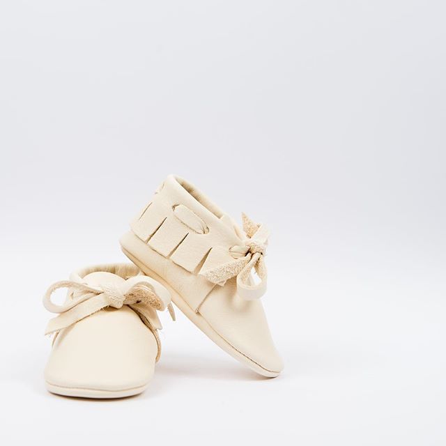 mini_address's tweet photo. Another gorgeous independent kids footwear brand @amyandivor have been sneak-peeking their SS18 collection and my does it look gorgeous! https://t.co/rOMqW1d1OG via @amyandivor https://t.co/wRUYaA3wQO