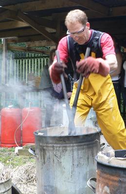 Sat 31 March: Raku Pottery with Andy Mason @SharpesMuseum £90 inc materials & lunch. To book call 01629 533290 or online #CreativeMasterclass  goo.gl/nCJH3A