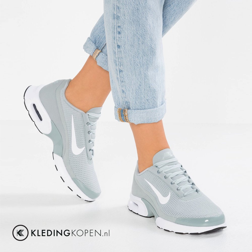 DAMES OPGELET! ★★ Nike Air Max Jewell ★★ Beschikbaar in verschillende kleuren! Shop ze hier ▶︎ bit.ly/2EQx61H #nike #sneakers #nikeair #dames