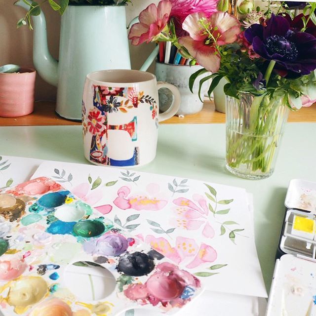 The weather outside is grey and miserable, but these flowers are making my desk bright and cheery. I love this sweet little bouquet, which seems to match my mug perfectly.
#deskie #deskdecor #bloomandburn #anthropologiehome #mydomaine #cornersofmyhome #a… ift.tt/2EVnKSi