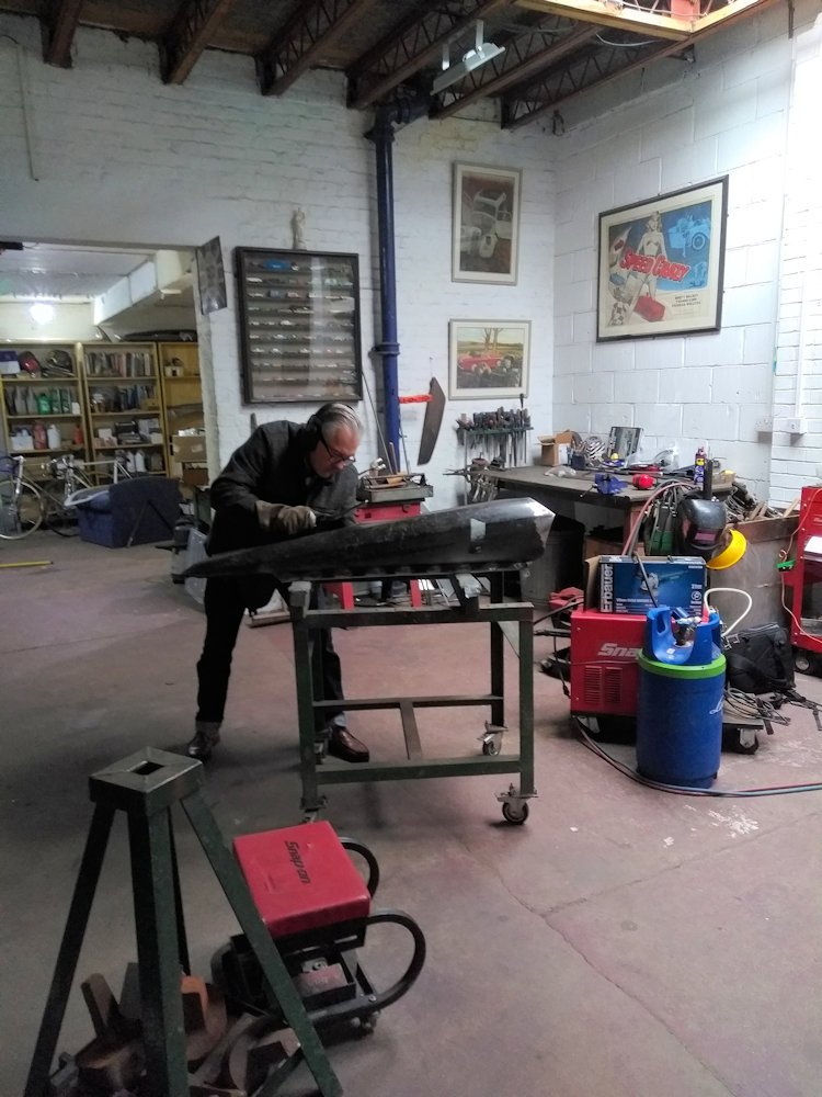 A_Mechanician's tweet photo. I've been out to visit friend and inspirational metalworking #craftsman Lance McCormack this morning. Have learnt so much from watching him wield hammers, mallets, dollies and welding gear over the years. #romanceofrust #coachbuilding @dolclassics https://t.co/ptPFQcH1Is