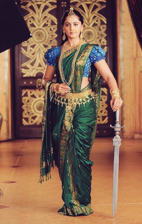 samsamgilgil's tweet photo. தேவசேனா தோக்கணும் கீக்கணும்னு சொன்னவென்லாம் என் முன்னாடி வந்து மண்டி போடுங்கடா✌😎😎😎 தலைவி #AnushkaShetty #Bahubali2 😍😍😍😍😍 https://t.co/SSKlHfkSe1