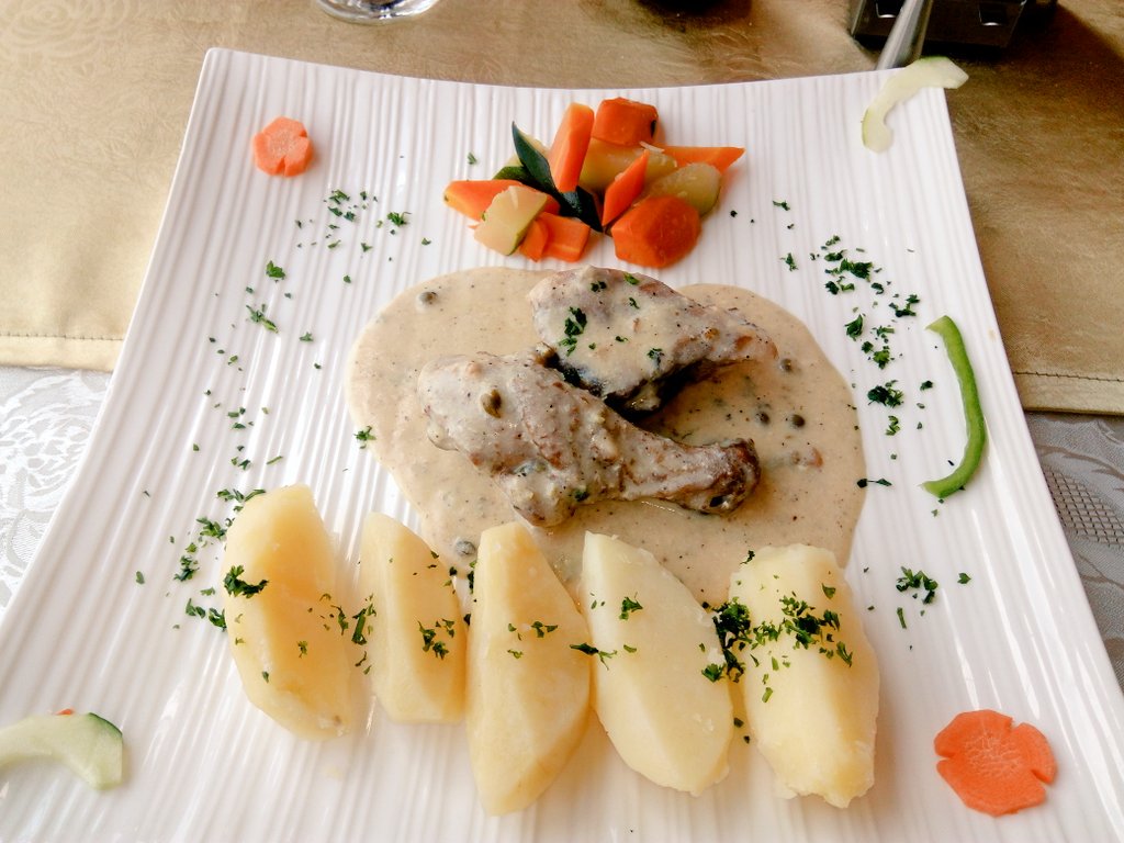 tasteofkigali's tweet photo. #lunchtime well spent #faireprice #lepichet #Kigali #Hospitality #asset @oscarkarekezi @albcontact #RwOT @johnnykayihura @RCBrwanda https://t.co/cQCSdco7Dr