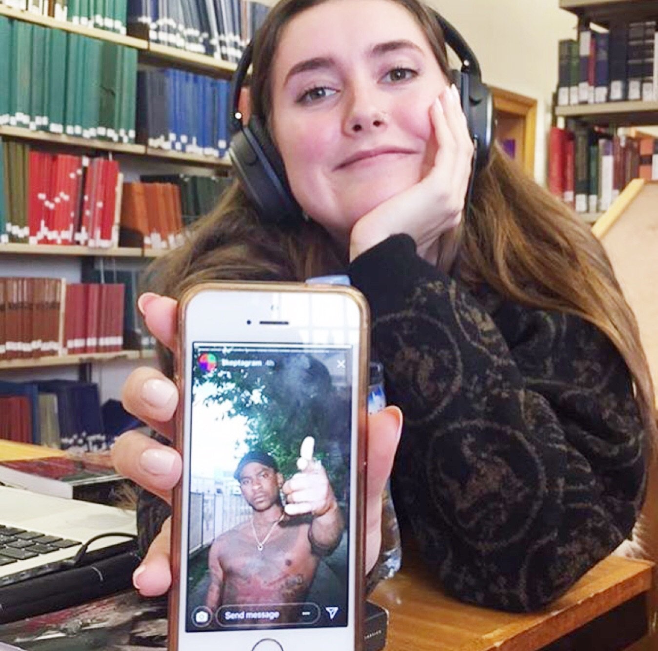 Amelia Dimoldenberg on X: “That’s my sister wtf @zoedora https://t 