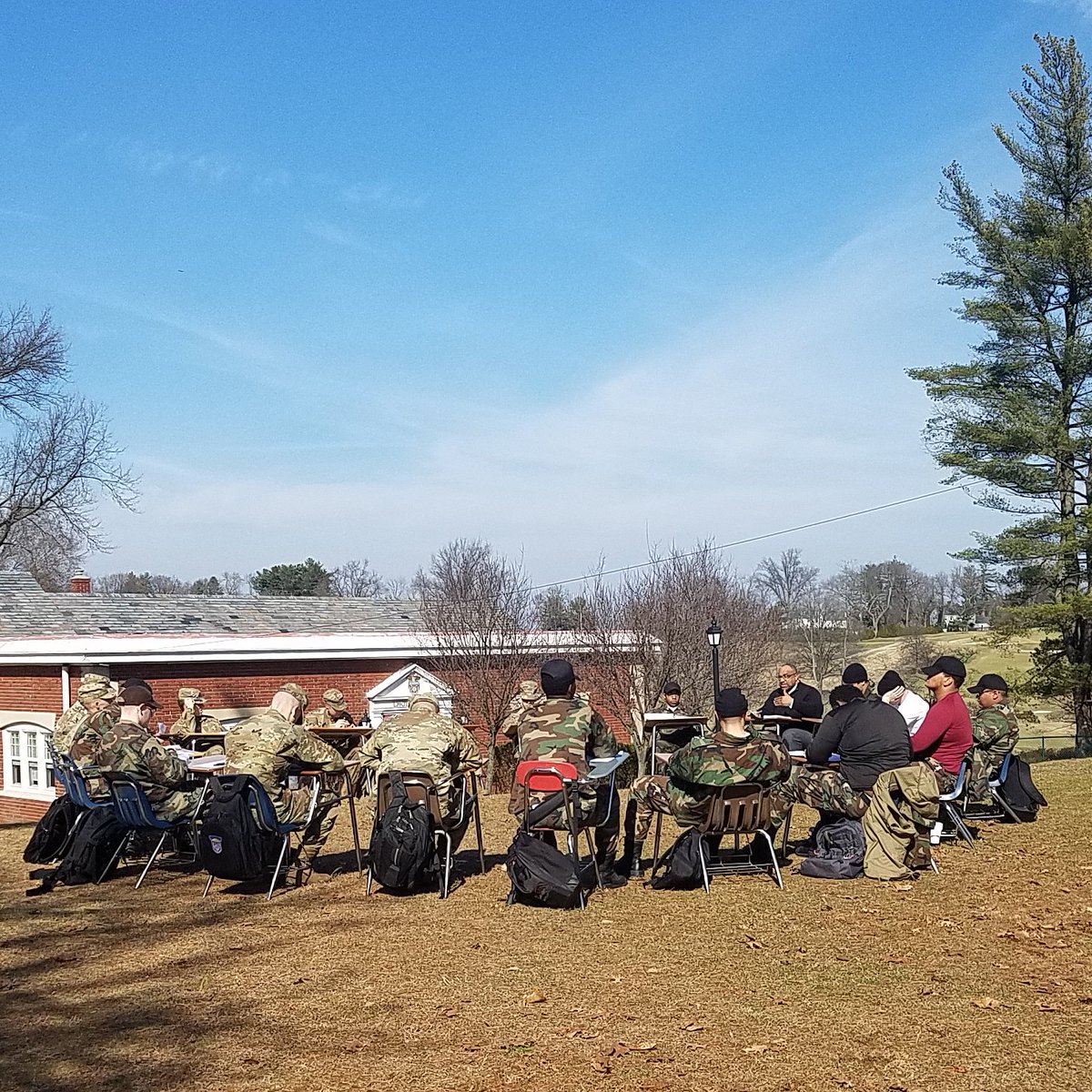 VFMCollege's tweet image. Enjoying class outside on this beautiful day! #VFMC #TeamVFMC #WinterOrSpring