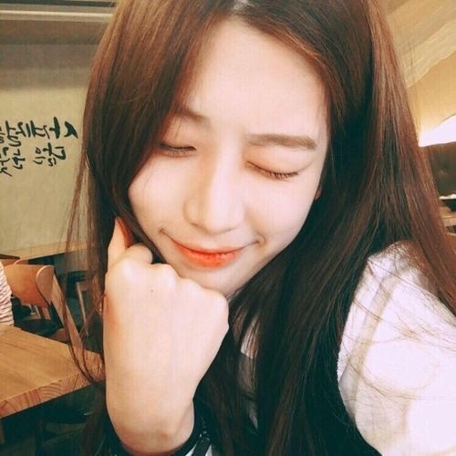 lipdoingthings's tweet image. predebut kimlip making us all wish for her brown hair to make a comeback